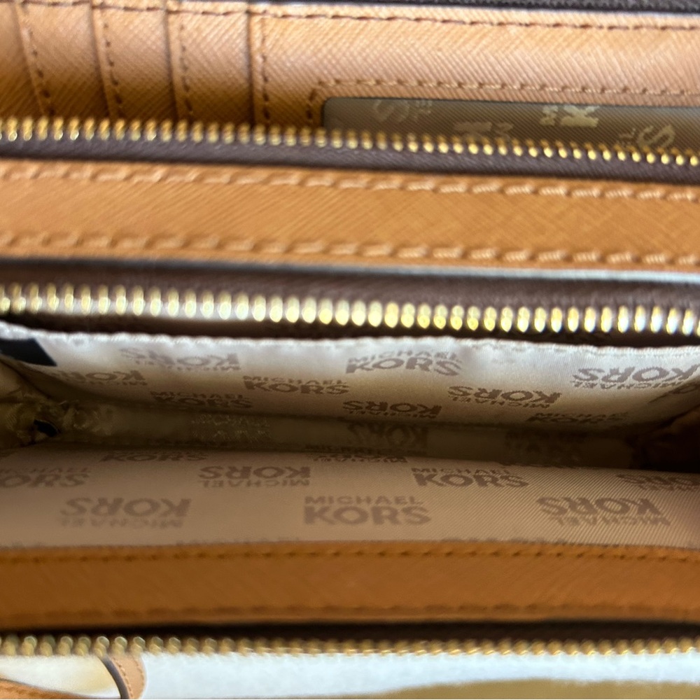 Side purse small but fits my iPhone 11 - Picture 4 of 5